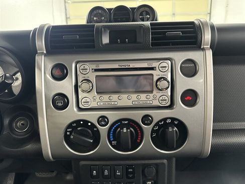 Used 2012 Toyota FJ Cruiser 4WD w/ Convenience Pkg image 22