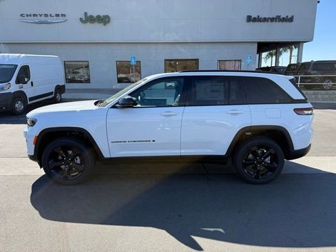 New 2025 Jeep Grand Cherokee Altitude image 3
