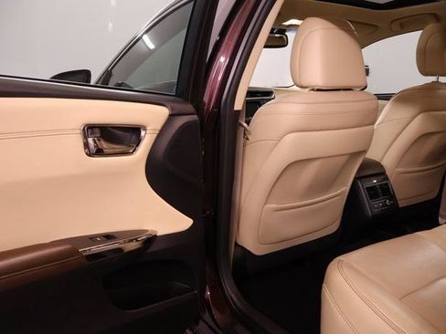 Used 2013 Toyota Avalon Limited w/ Technology Pkg FWD image 28