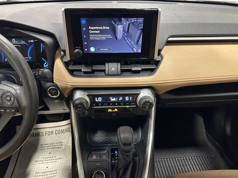 Used 2025 Toyota RAV4 XLE AWD/4WD image 25