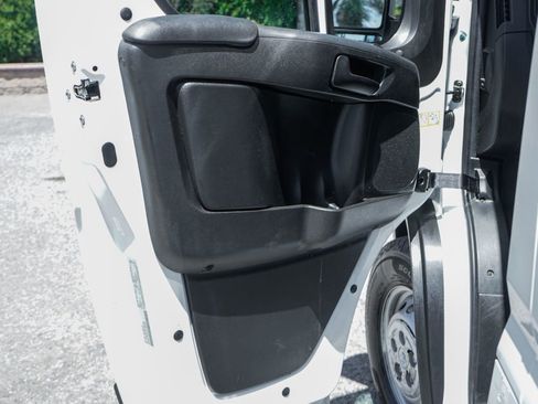 Used 2025 RAM ProMaster 2500 w/ Convenience Group FWD image 17
