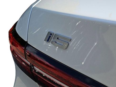 Certified 2024 BMW i5 eDrive40i w/ Premium Package image 28