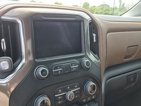 Used 2022 Chevrolet Silverado 1500 High Country w/ Safety Package II AWD/4WD image 9