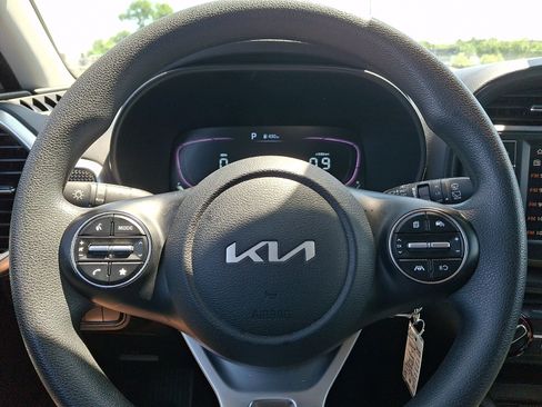 Used 2025 Kia Soul LX w/ LX Technology Package FWD image 18