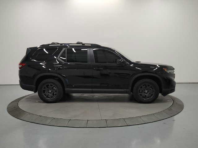 Used 2025 Honda Pilot TrailSport image 9
