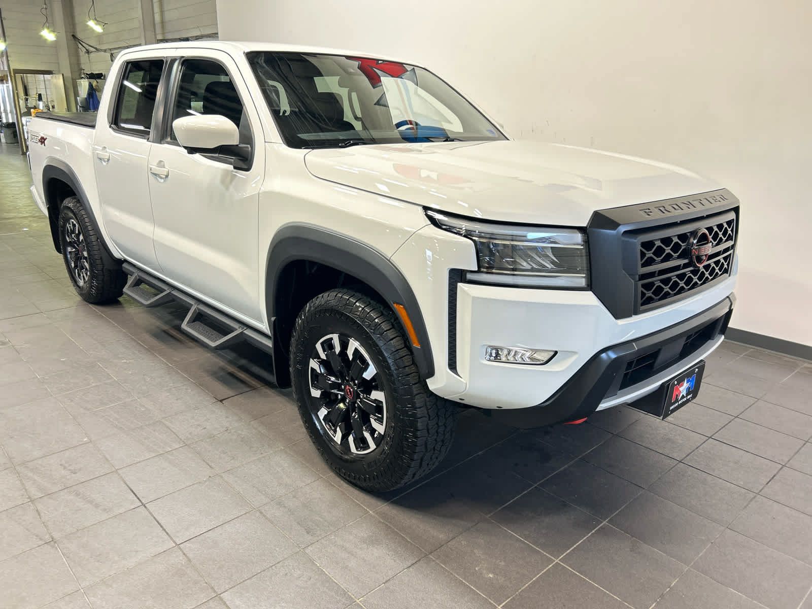 Used 2022 Nissan Frontier PRO-4X AWD/4WD image 2