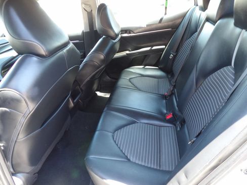 Used 2021 Toyota Camry SE FWD image 12