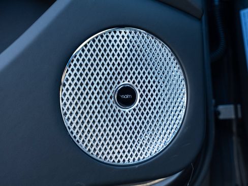 Used 2025 Bentley Flying Spur Plug-In Hybrid AWD/4WD image 18