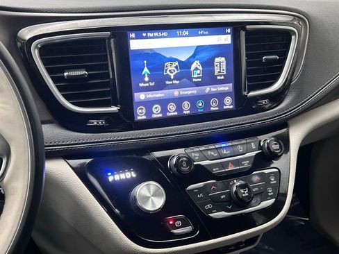 Used 2018 Chrysler Pacifica Limited w/ Tire & Wheel Group image 25