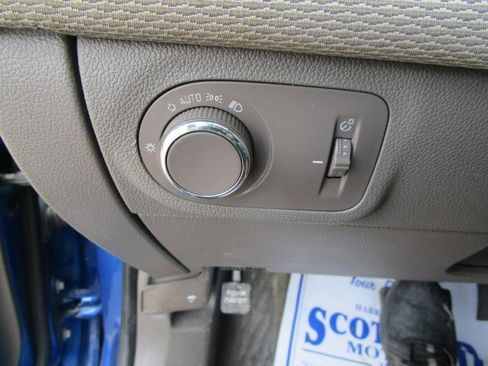 Used 2017 Chevrolet Cruze LT image 19