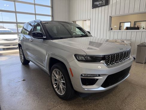 Used 2022 Jeep Grand Cherokee Summit w/ Luxury Tech Group V AWD/4WD image 54