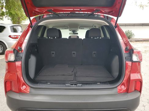 Used 2022 Ford Escape SE w/ SE Sport Appearance Package image 9