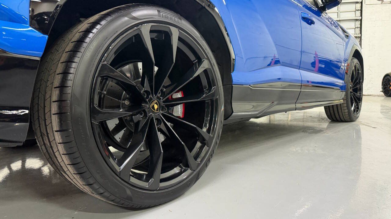 Used 2021 Lamborghini Urus AWD/4WD image 10