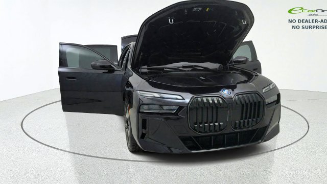Used 2025 BMW i7 eDrive50 w/ M Sport Package RWD image 13