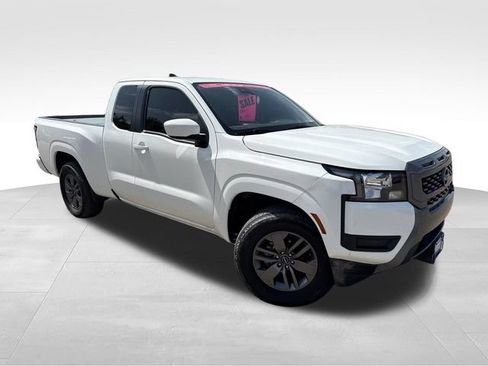 Certified 2025 Nissan Frontier SV RWD image 1