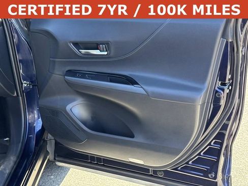 Used 2024 Toyota Venza LE image 8