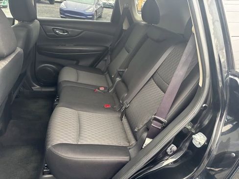 Used 2018 Nissan Rogue SV image 10