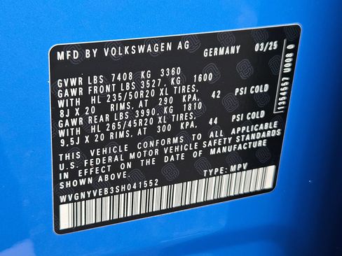 Used 2025 Volkswagen ID. Buzz Pro S Plus w/ Cupholders Package AWD/4WD image 33