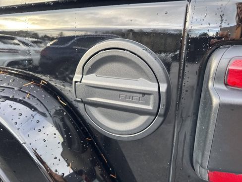 Used 2023 Jeep Wrangler Unlimited Sahara w/ Cold Weather Group image 13