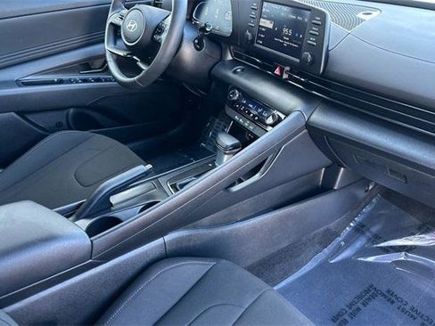 Certified 2025 Hyundai Elantra Sport image 16