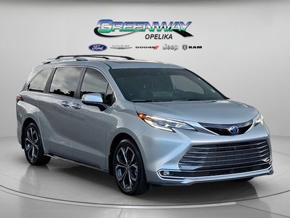 Used 2025 Toyota Sienna Platinum