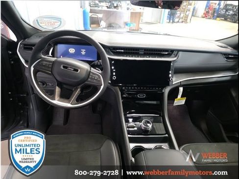 New 2026 Jeep Grand Cherokee Altitude image 10