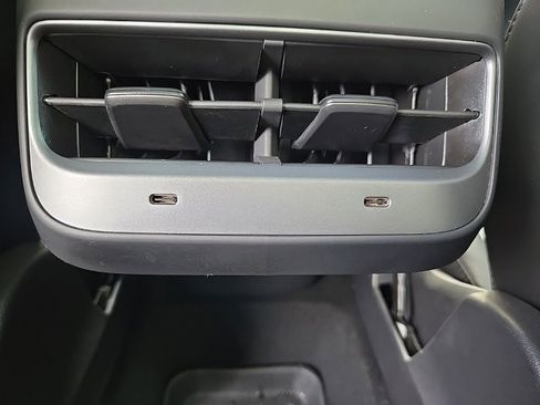 Used 2021 Tesla Model Y Long Range image 42