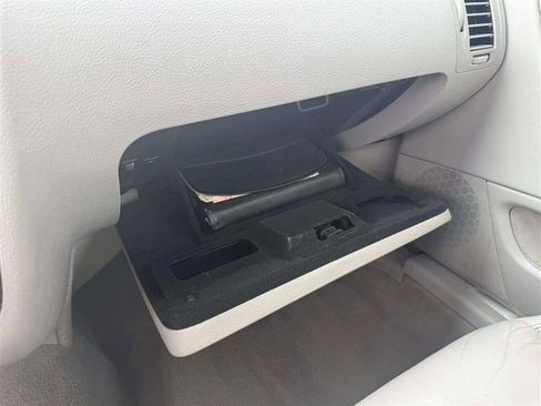 Used 2011 Cadillac DTS Luxury image 30