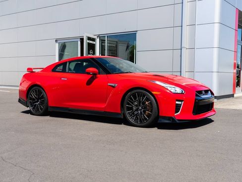 Used 2020 Nissan GT-R Premium w/ Premium Interior Package AWD/4WD image 26