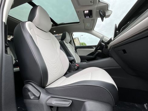 New 2026 Volkswagen Tiguan SE AWD/4WD image 12
