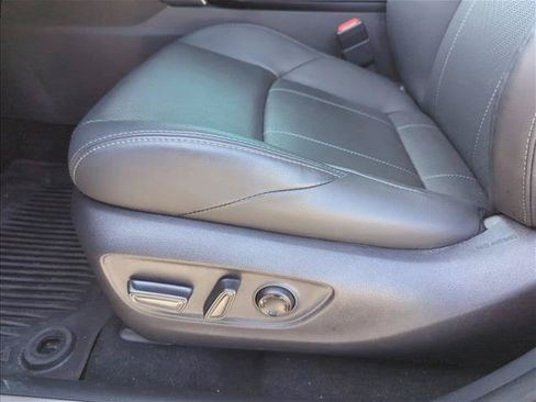 Used 2024 Toyota Venza Limited AWD/4WD image 12
