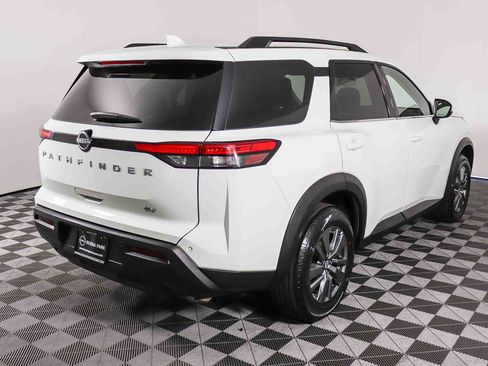 Used 2024 Nissan Pathfinder SV image 8