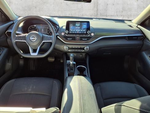 Used 2024 Nissan Altima 2.5 SV image 5