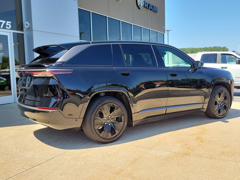 Used 2025 Jeep Wagoneer S Limited AWD/4WD image 4