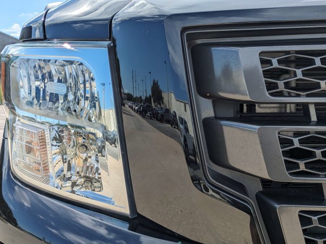 Used 2024 Nissan Titan SV w/ SV Convenience Package RWD image 10