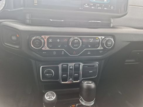 Used 2024 Jeep Wrangler Unlimited Sport AWD/4WD image 21
