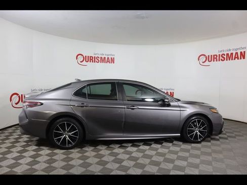 Used 2021 Toyota Camry SE image 9