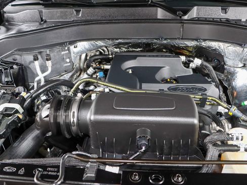 Used 2020 Ford Explorer XLT w/ Equipment Group 202A AWD/4WD image 32