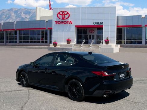 Used 2025 Toyota Camry SE FWD image 5