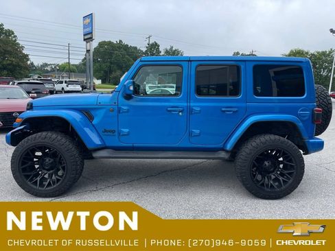 Used 2022 Jeep Wrangler Unlimited Sahara AWD/4WD image 13