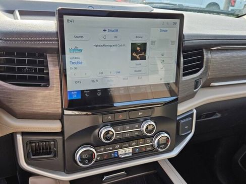 Used 2024 Ford Expedition Limited image 22