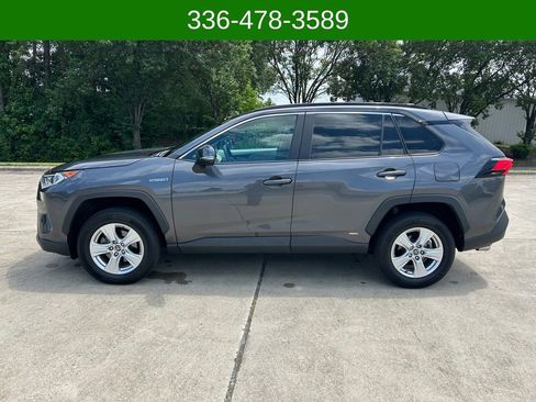 Used 2020 Toyota RAV4 XLE w/ Carpet Mat Package AWD/4WD image 2
