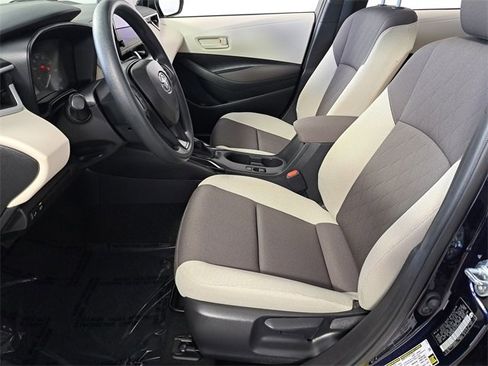 Used 2025 Toyota Corolla LE image 19