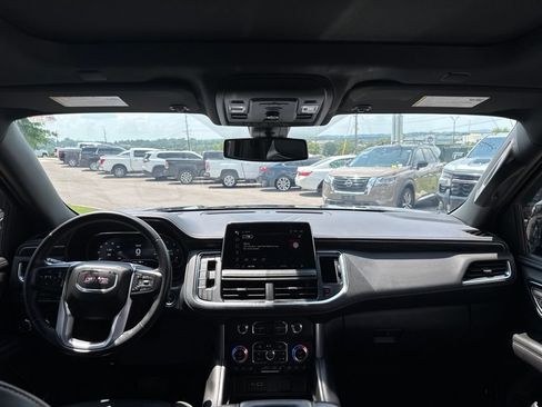Used 2022 GMC Yukon XL SLT AWD/4WD image 19