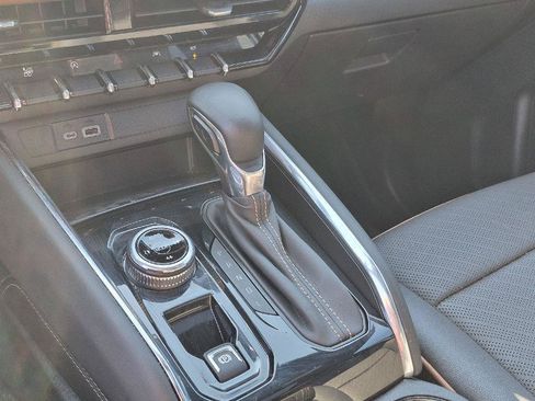 Used 2024 GMC Canyon AT4 w/ AT4 Premium Package AWD/4WD image 10