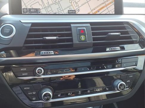 Used 2021 BMW X3 xDrive30e AWD/4WD image 16