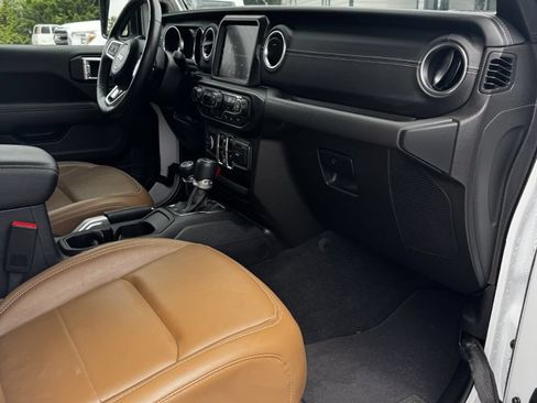 Used 2023 Jeep Wrangler Unlimited Sahara w/ Cold Weather Group AWD/4WD image 3