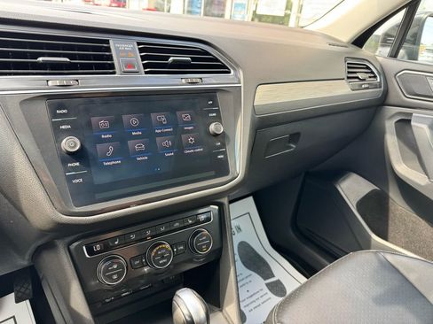 Used 2018 Volkswagen Tiguan SE w/ Panoramic Sunroof Package image 21