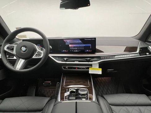 New 2026 BMW X7 xDrive40i w/ M Sport Package AWD/4WD image 11