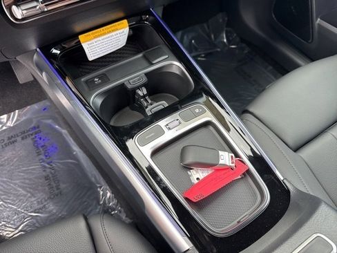 New 2025 Mercedes-Benz GLB 250 image 44